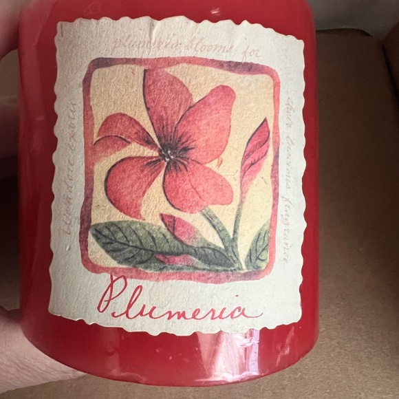 Bath And Body Works /White Barn Plumeria Candle 3"x3" Pillar Vintage  Sealed - Picture 5 of 5